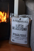 Palet 77 Sacos de Hueso de Aceituna 15 kg - Biocombustible Ecológico para Estufas y Calderas