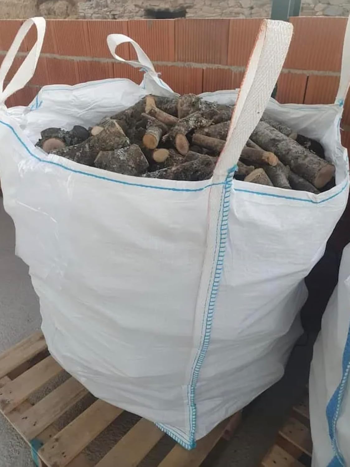 Saca Leña de Olivo 300 Kg. Leña para Chimenea, Caldera y/o Estufa. Leñas de Gran dureza y Larga duración.