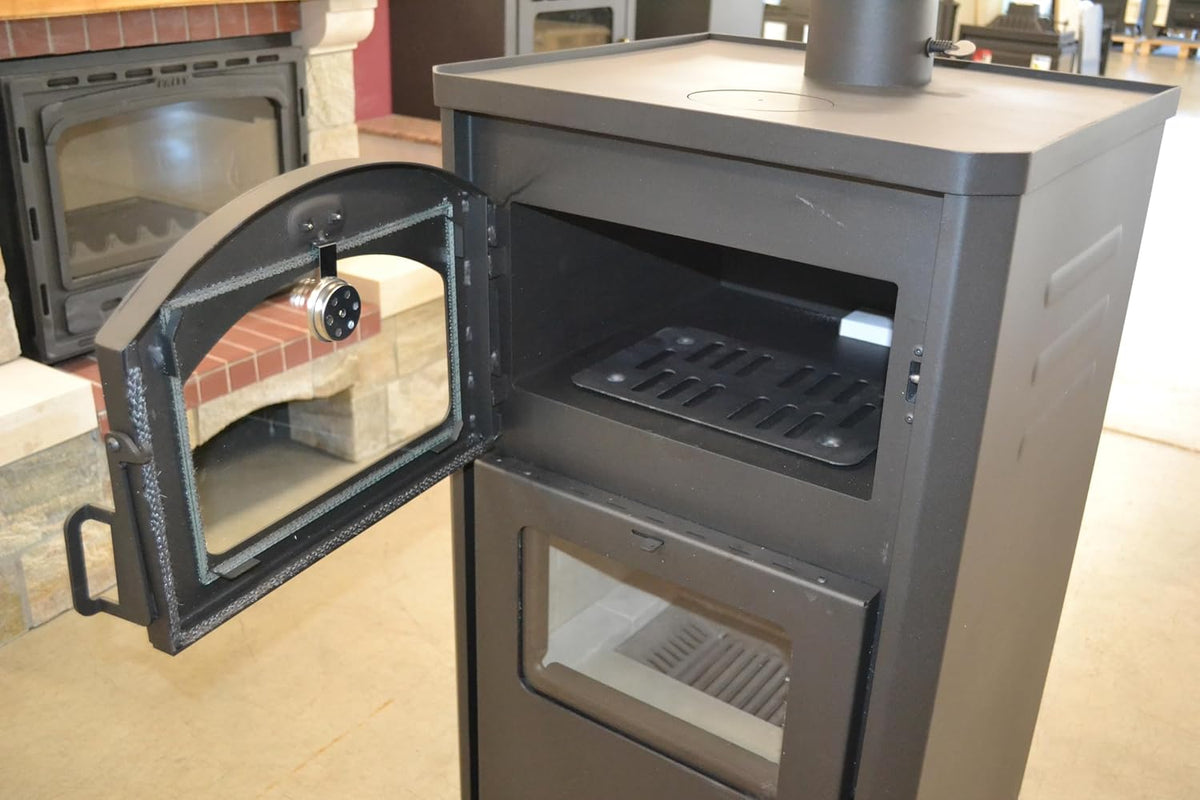Estufa de leña con horno. Cocina de cocción, potencia de calefacción 14kw.