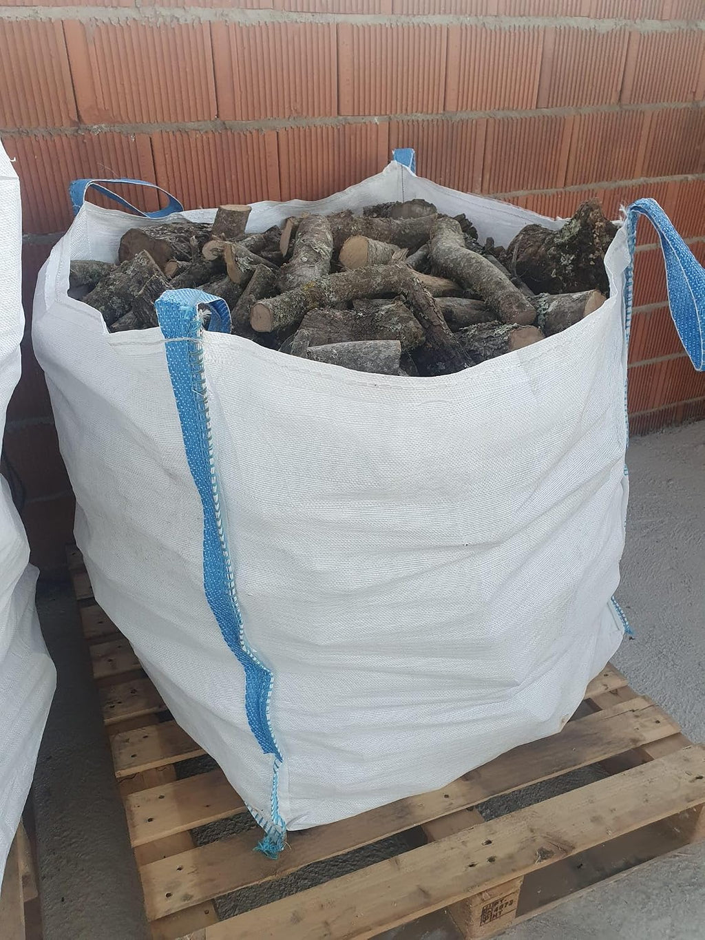 Saca Leña de Olivo 300 Kg. Leña para Chimenea, Caldera y/o Estufa. Leñas de Gran dureza y Larga duración.