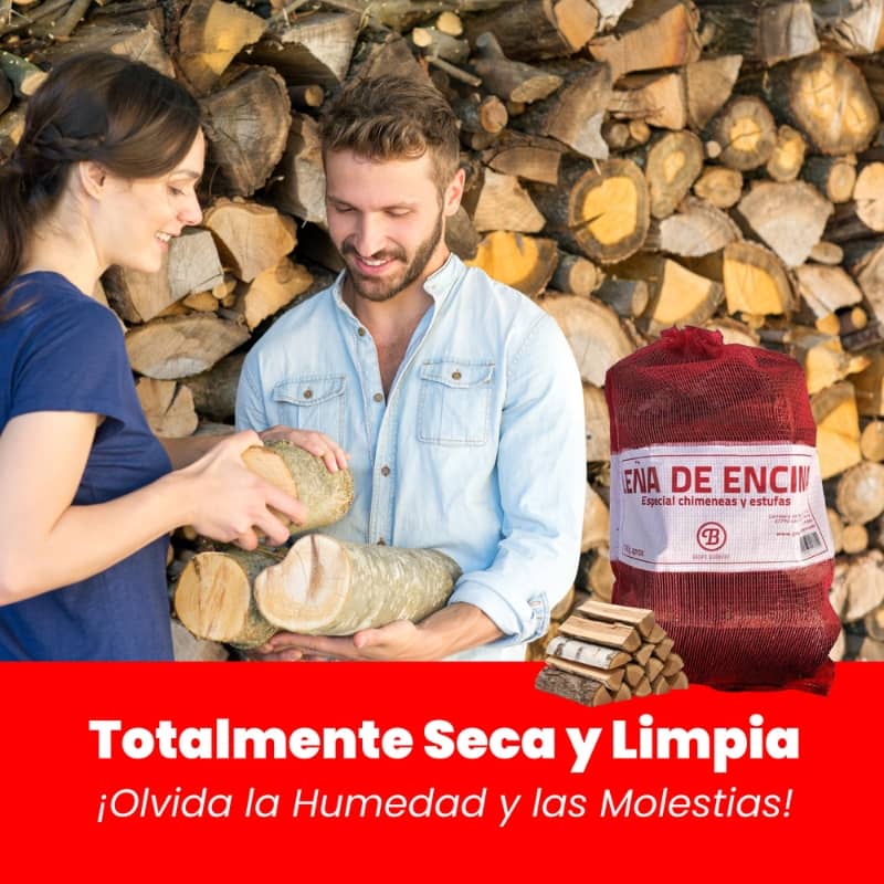 Palet con sacos de leña de encina
